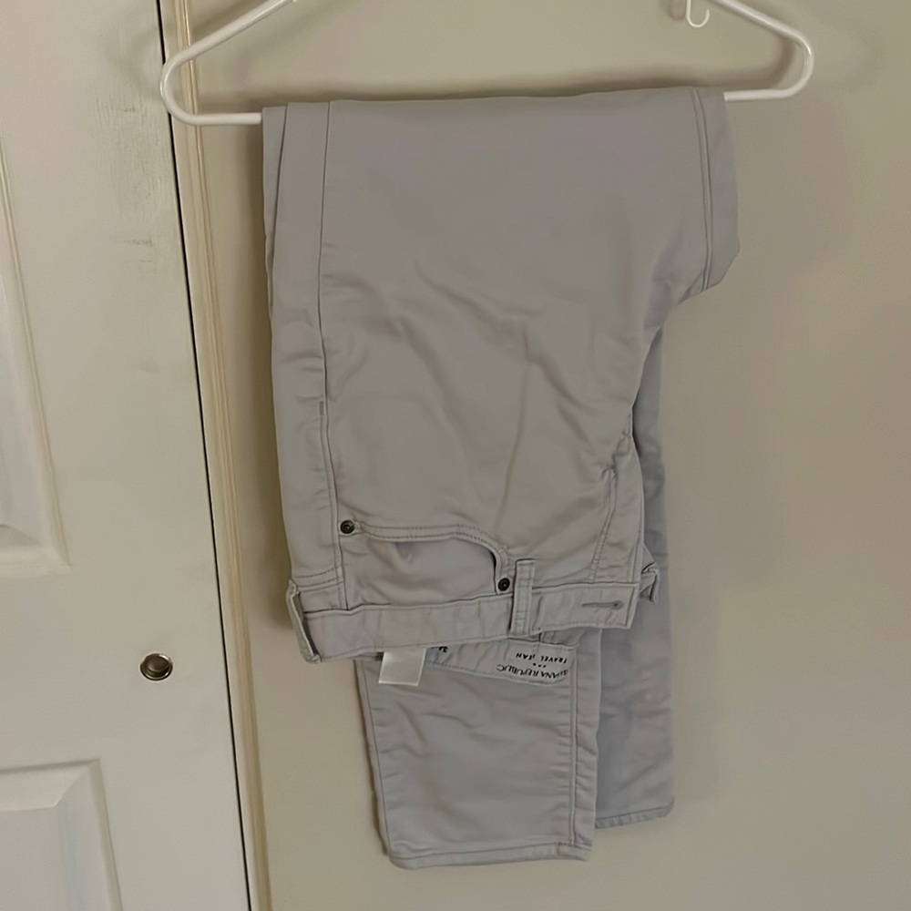 Banana Republic Travel Jean Athletic Fit 34x32 Grey